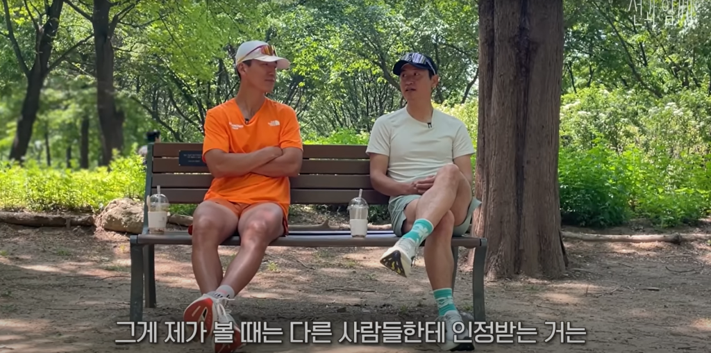 션과 이영표가 자녀를 잘 키우는 비결에 대해서 이야기 하고 있다.